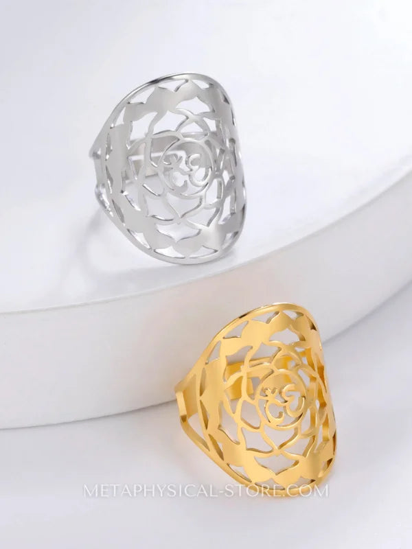 Gold Om Ring